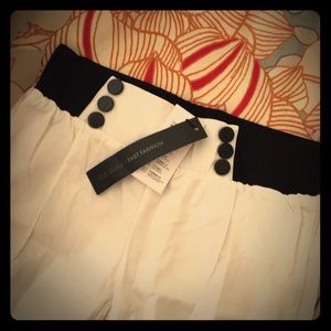 White pants/leggings with sailor style buttons